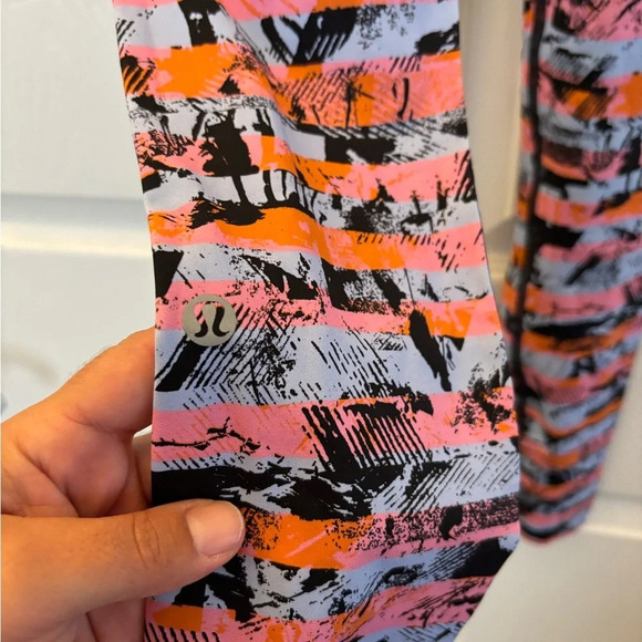 Lululemon Sz 2 Fast Free 7/8 Tight II Nulux 25" Inversion Multi Stretch Wicking - Picture 7 of 9